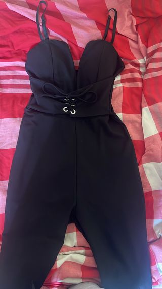 Mono negro con cordones