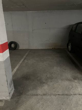 Se alquila plaza de garaje coche pequeño