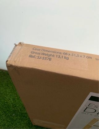 Estantería geométrica de madera