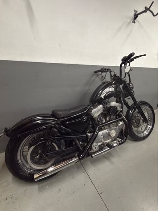 Harley Davidson 883.