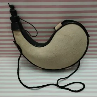 NOVEDAD! BOTA AUTÉNTICA CURVA EN PIEL 1 LITRO