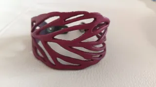 Pulsera cuero hoja morada ajustable