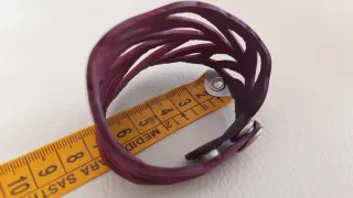 Pulsera cuero hoja morada ajustable