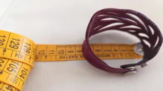 Pulsera cuero hoja morada ajustable