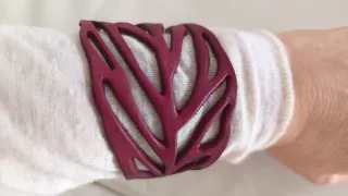 Pulsera cuero hoja morada ajustable