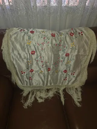 Manton Manila Bordado Flores