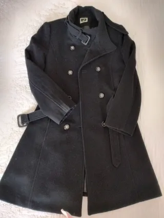 Abrigo de paño negro