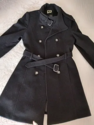 Abrigo de paño negro