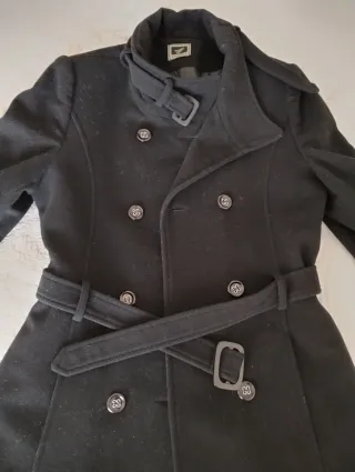 Abrigo de paño negro