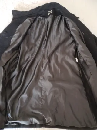 Abrigo de paño negro