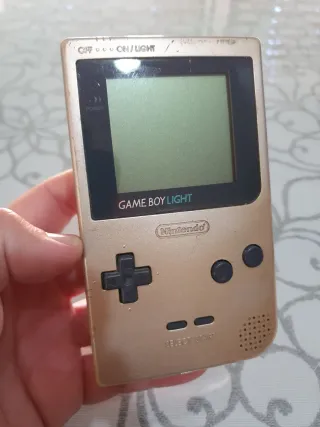 Nintendo Game Boy Light Dorado