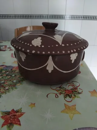 Cazuela de barro decorada