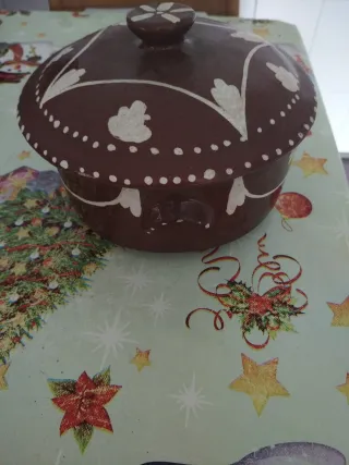 Cazuela de barro decorada