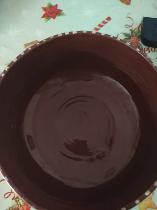 Cazuela de barro decorada