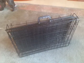 Jaula para perros negra, medidas 61x42x48,5.