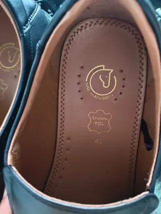 Chaleco,camisas,pantalones y zapatos Restauración
