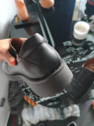 Chaleco,camisas,pantalones y zapatos Restauración