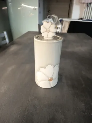 Diffusore in ceramica con fiore e coccinella