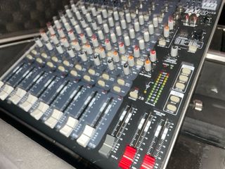 Mesa de mezclas LD Systems LAX12D USB