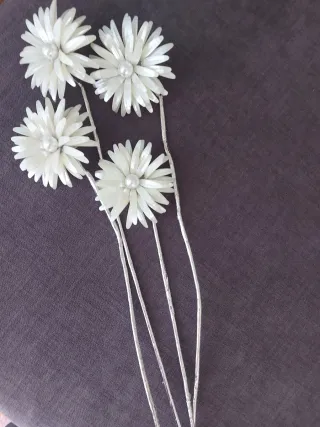 Flores decorativas nacar y plateadas