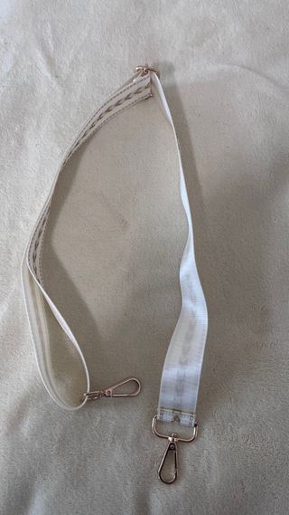 Correa de bolso blanca y dorada