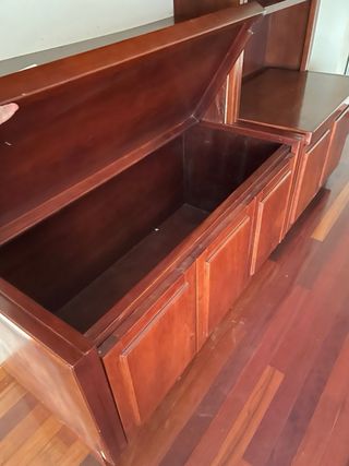 Mueble estantería de madera maciza con almacenaje