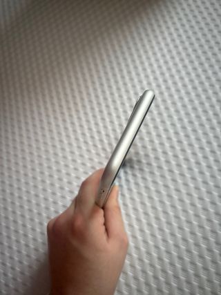 iPhone 11 128GB blanco, salud de bateria al 73%