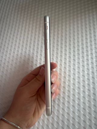 iPhone 11 128GB blanco, salud de bateria al 73%