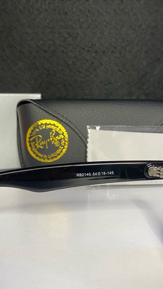 Gafas de sol Ray-Ban negras y azules