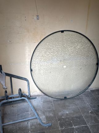 Mesa de jardín redonda desmontada