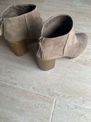 Botines tacón ancho beige/marrón