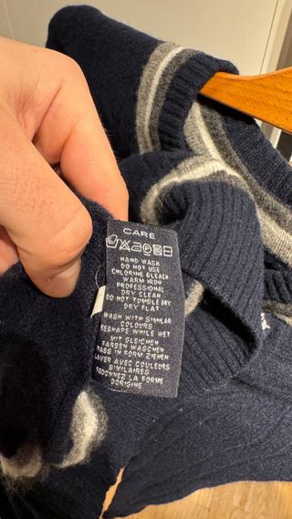 Jersey Gant Azul Marino con Escudo