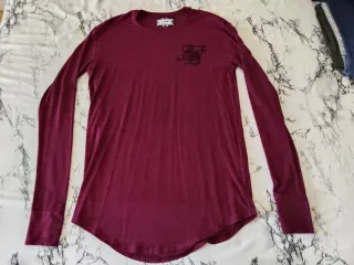 Camiseta SikSilk burdeos corte largo