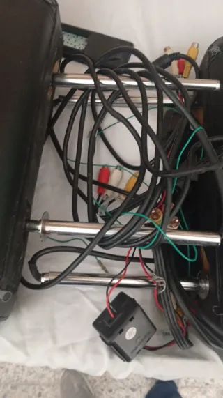 Pantalla de coche en cabecero de coche. Con DVD