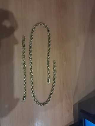 Cadena y pulsera bañada en oro