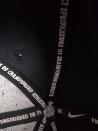 Gorra Nike Air azul y negra bordada en blanco