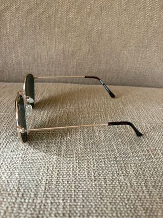 Gafas de sol espejo doradas y negras