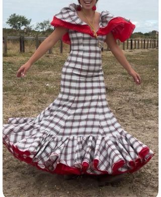 Traje de flamenca a cuadros ,talla 36/38