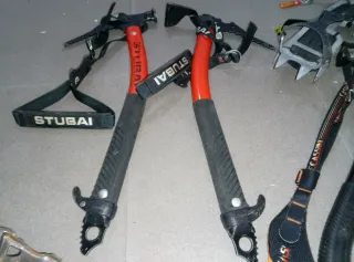 Pareja Piolet STUBAI