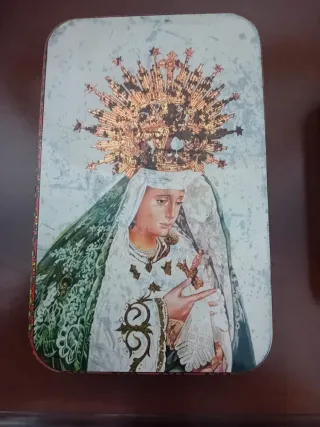 Pareja de latas antiguas