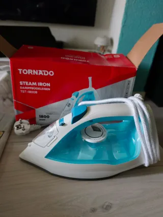 Plancha Tornado Vapor 1800W TST-1800B