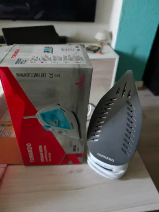 Plancha Tornado Vapor 1800W TST-1800B