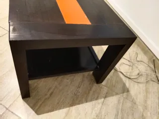 Mesa auxiliar madera marrón y naranja