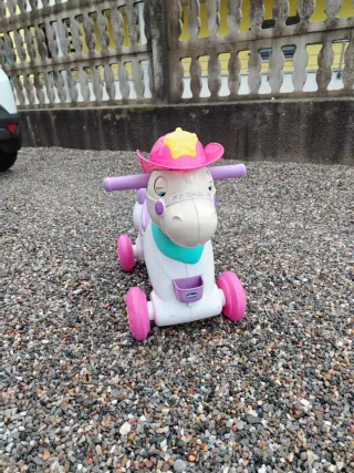 Cavallo a dondolo rosa e viola