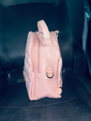 Bolso Sara Rosa con detalles dorados