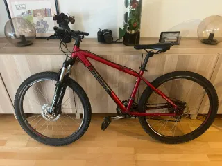 Bicicleta de montaña SRAM y Shimano