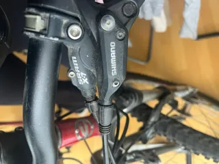 Bicicleta de montaña SRAM y Shimano