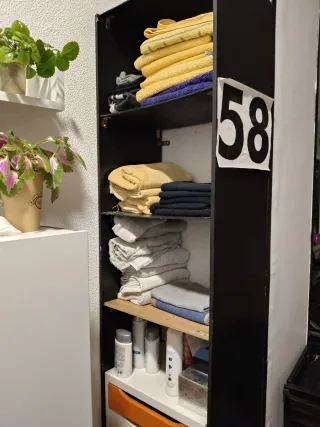 Mueble estantería y cajones negro