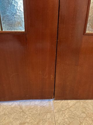 Puerta doble madera con vidrieras