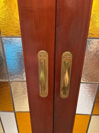 Puerta doble madera con vidrieras